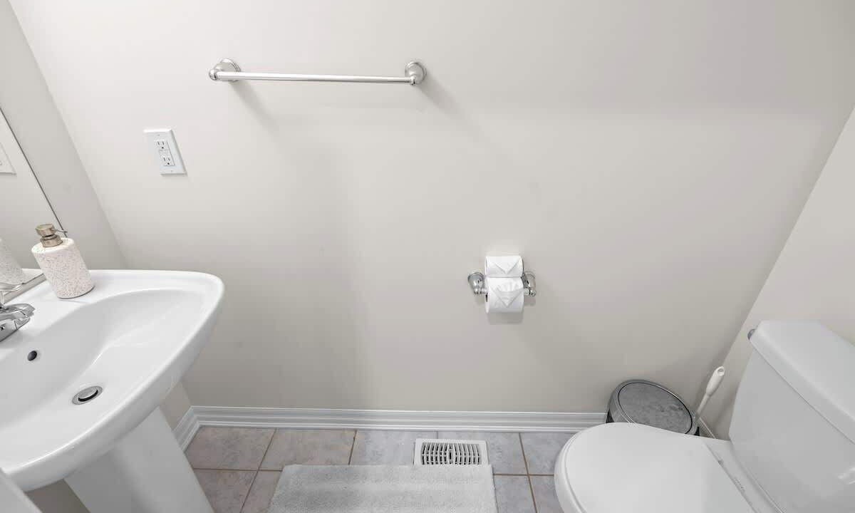 Photo of Bathroom in Lakeview