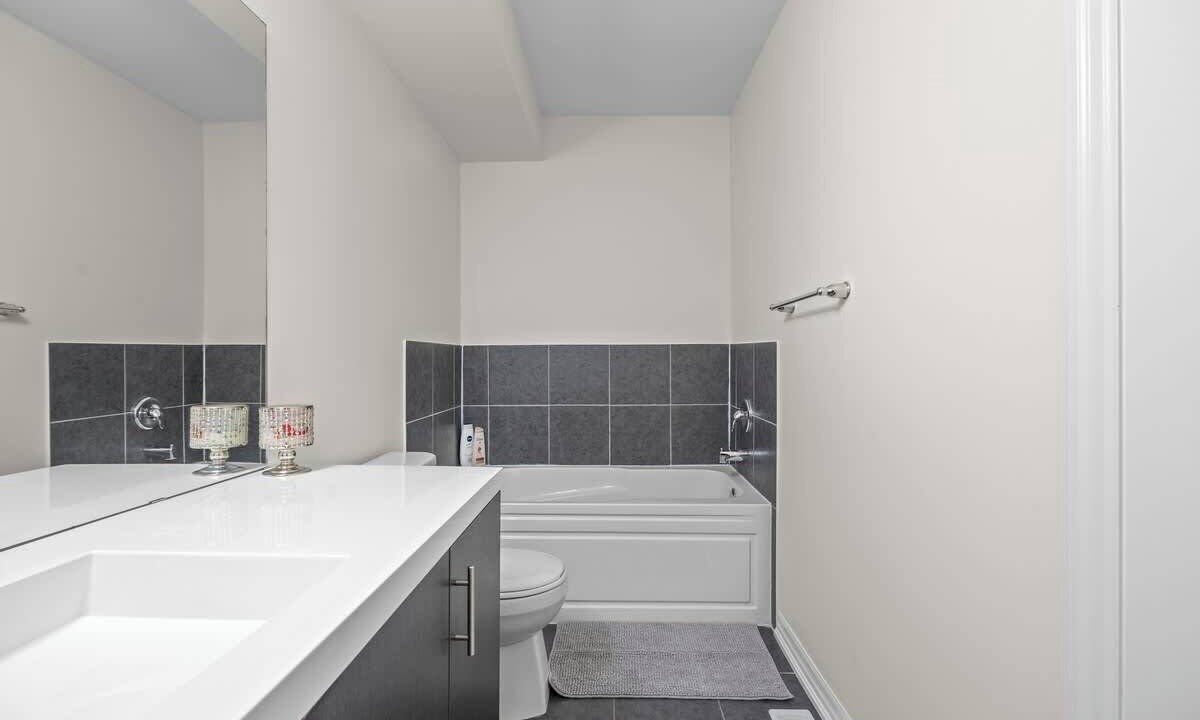 Photo of Bathroom in Lakeview