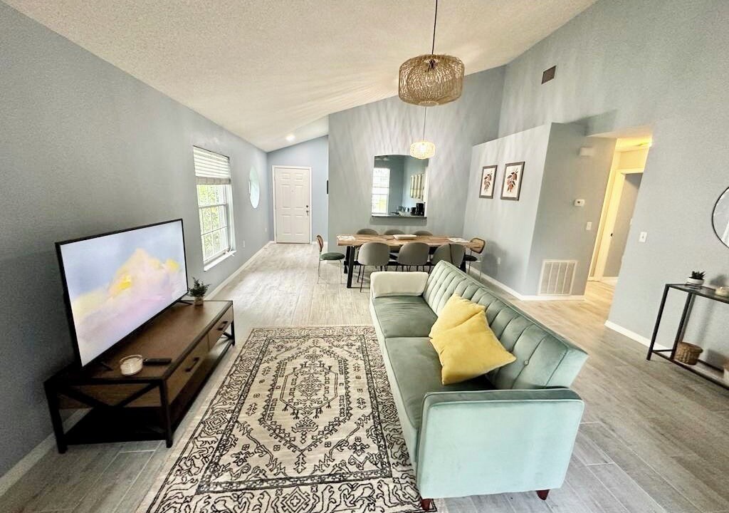 Photo of Livingroom in Bridgewater Crossing