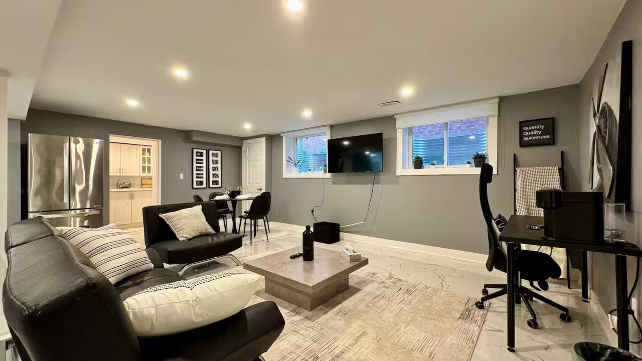 Photo of Livingroom in Erin Mills