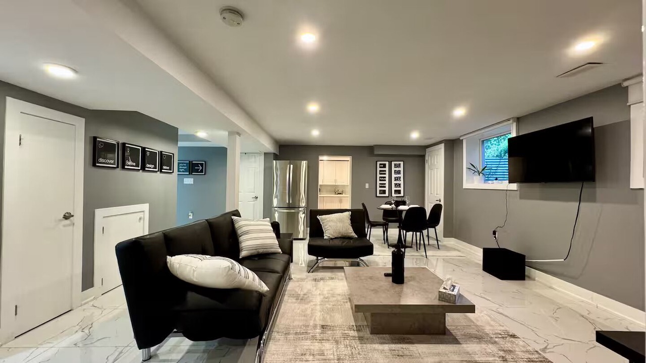 Photo of Livingroom in Erin Mills
