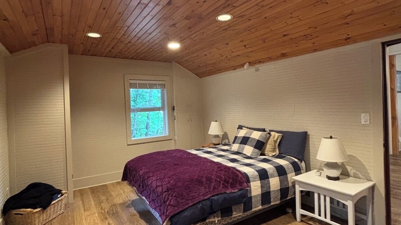 Photo of Bedroom in Muskoka Lakes