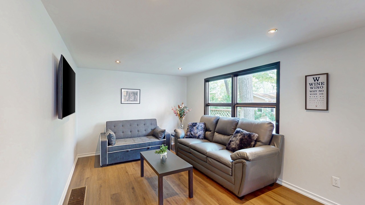 Photo of Livingroom in Wasaga Beach