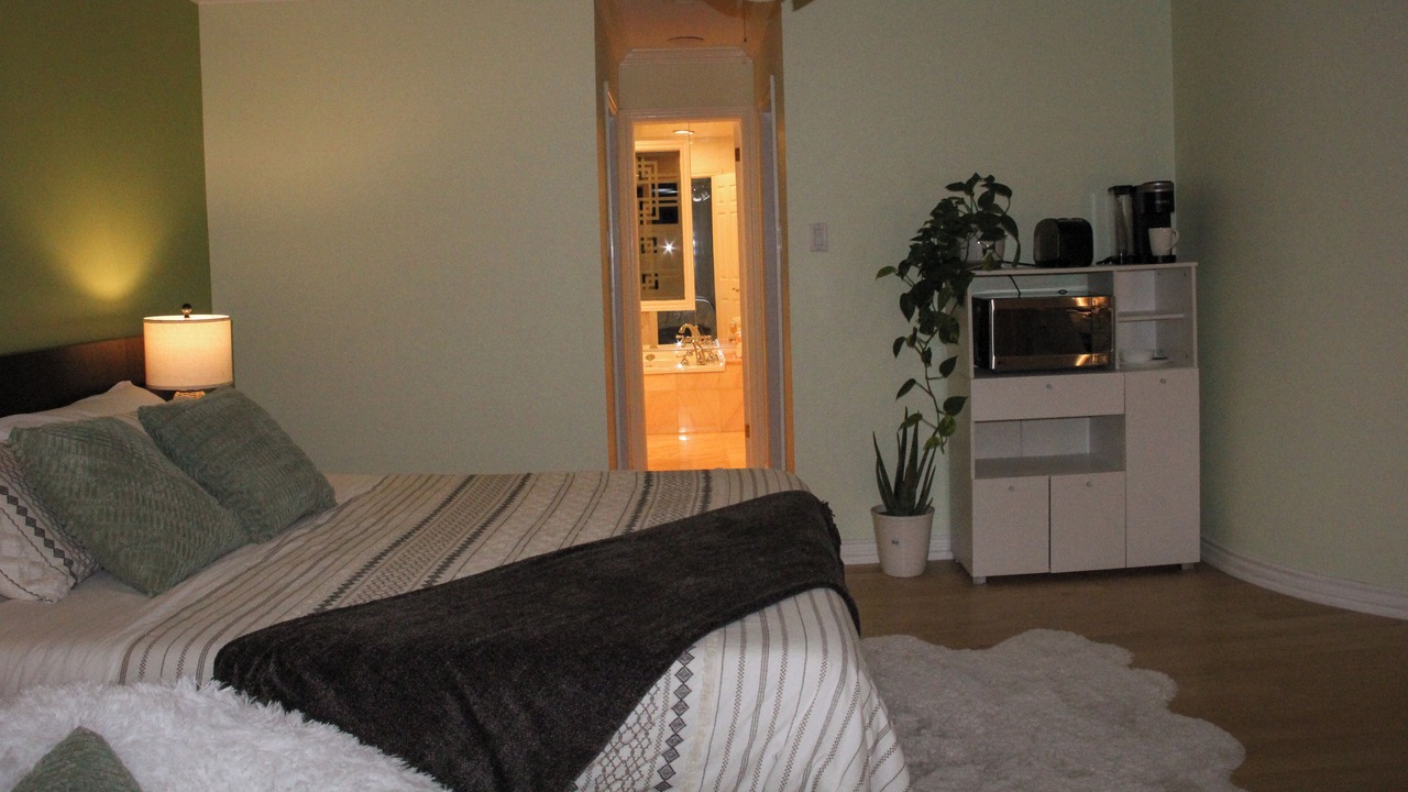 Photo of Bedroom in Bayview Woods - Steeles