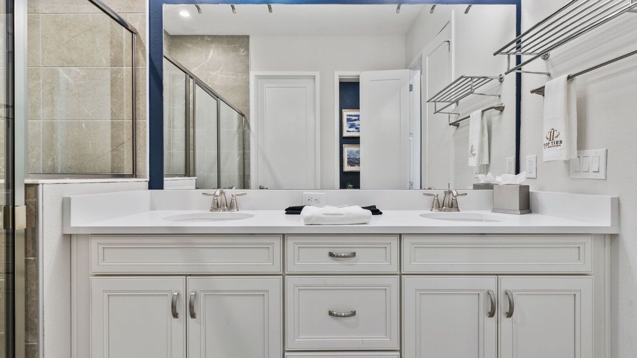 Photo of Bathroom in Bay Lake