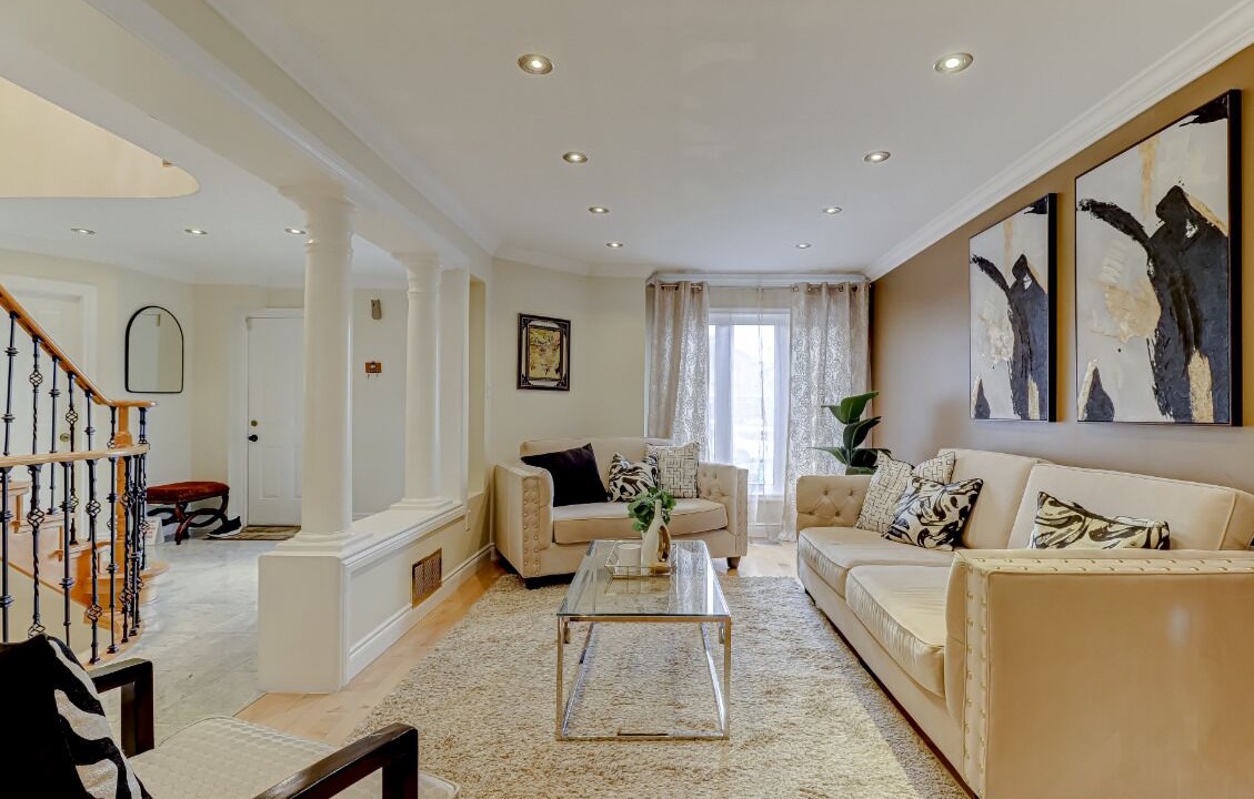 Photo of Livingroom in East Credit