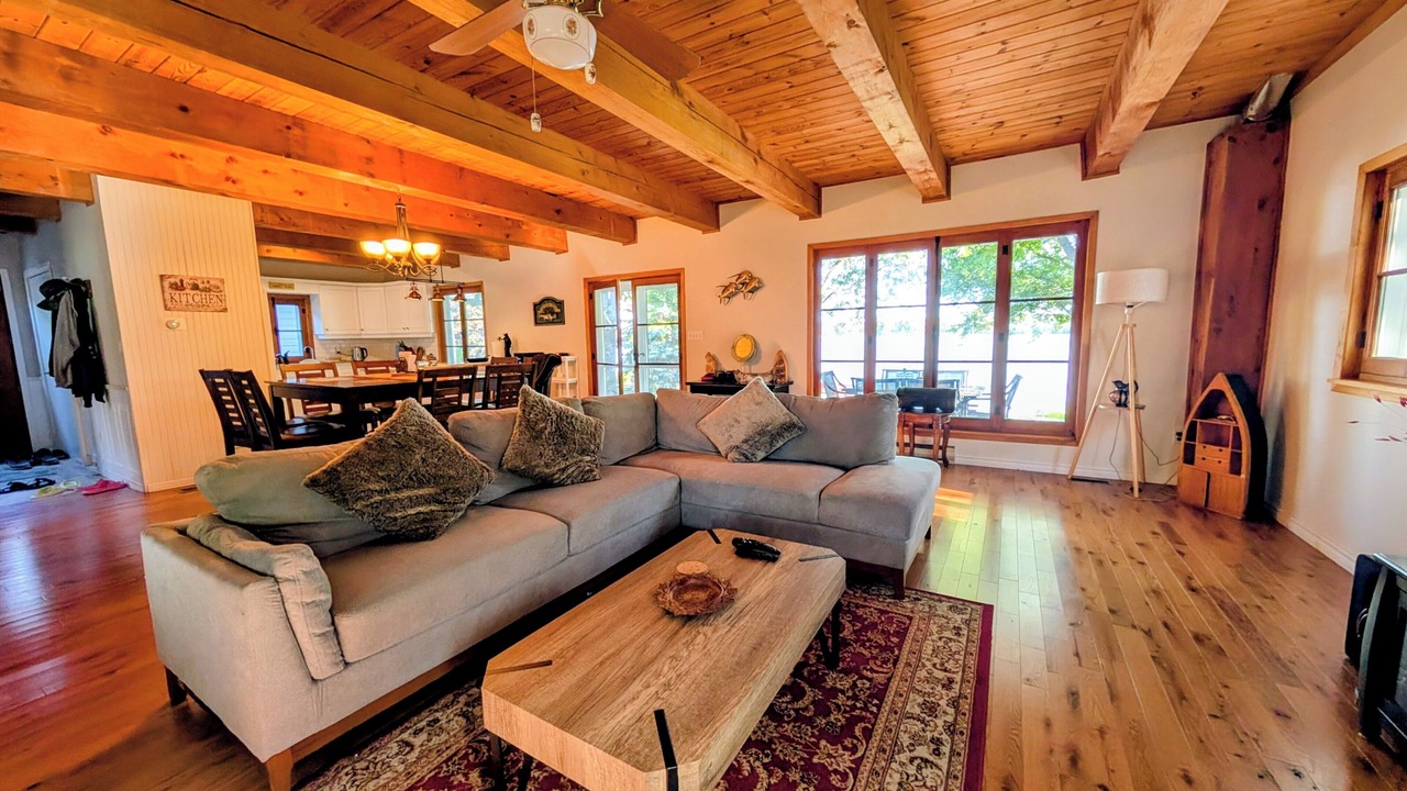 Photo of Livingroom in Greater Napanee