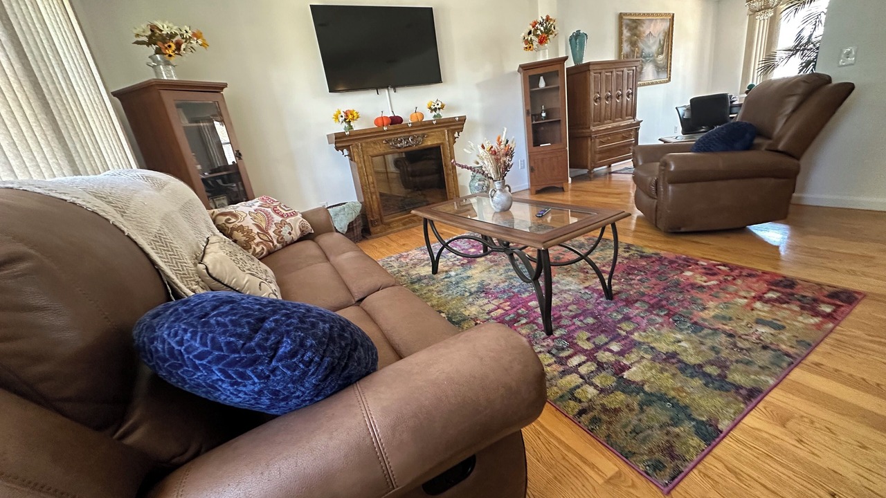 Photo of Livingroom in Alden Manor