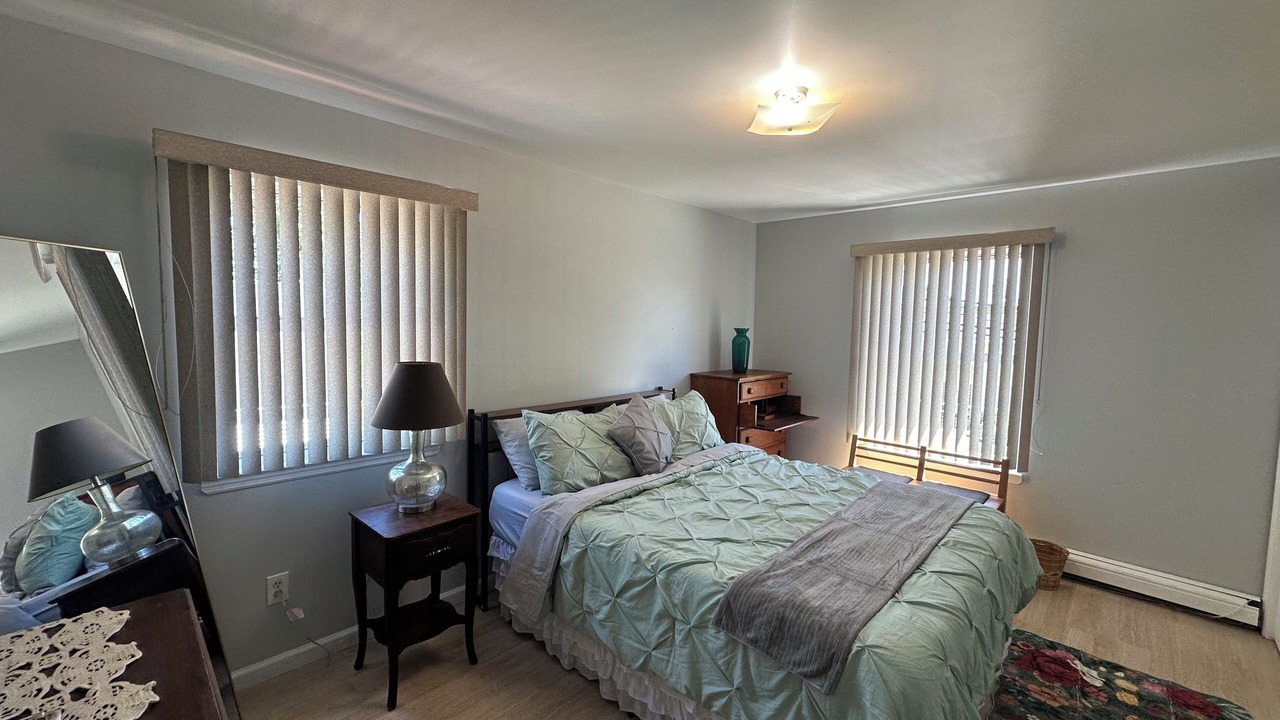 Photo of Bedroom in Alden Manor
