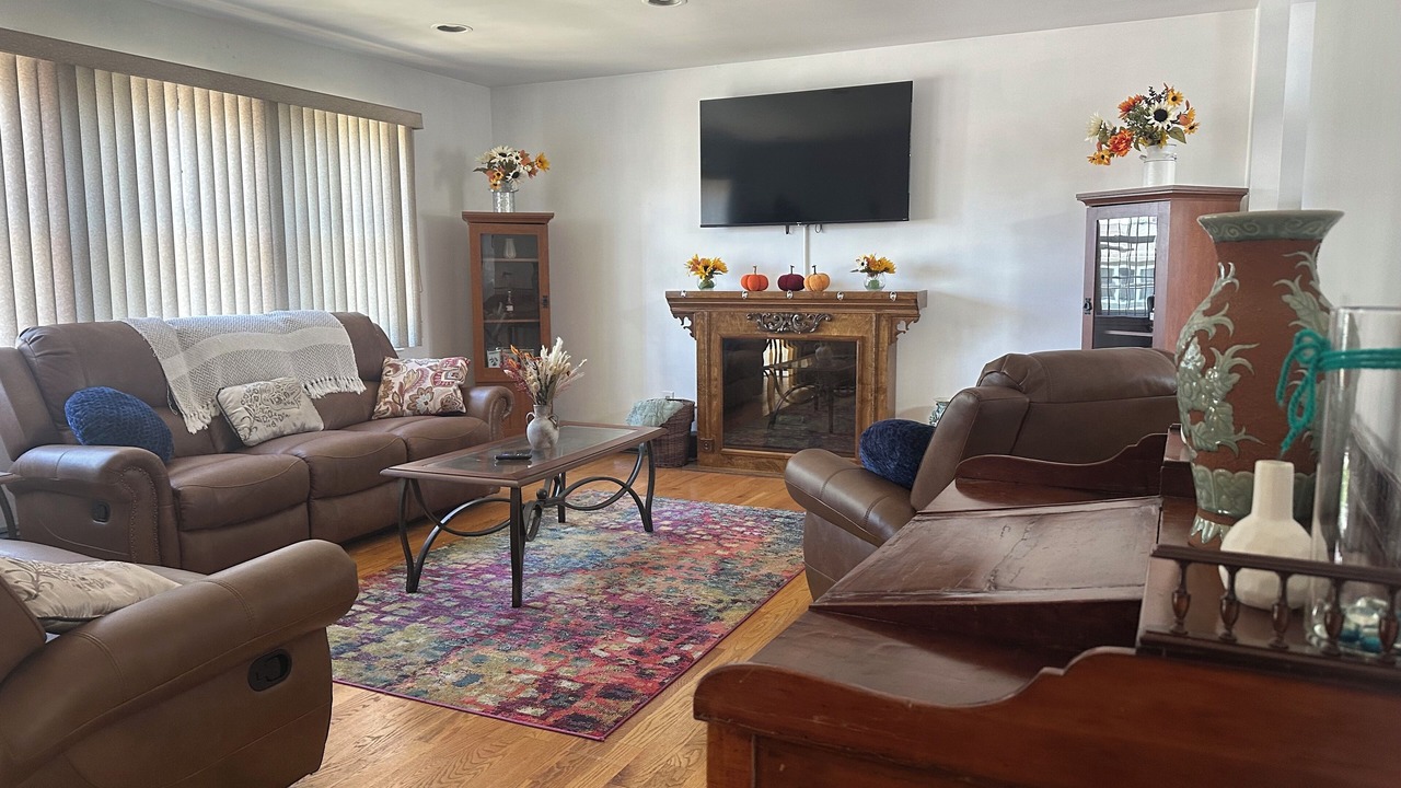 Photo of Livingroom in Alden Manor