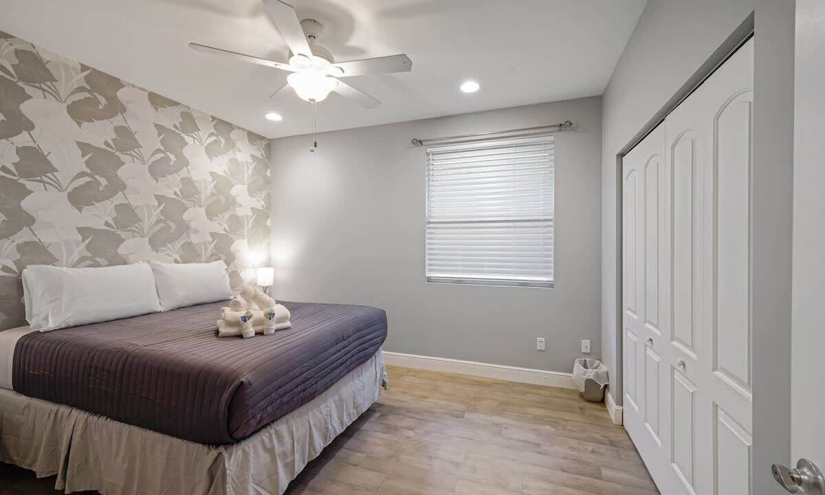 Photo of Bedroom in South Middle River