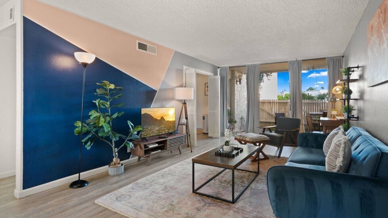Photo of Livingroom in Entertainment District