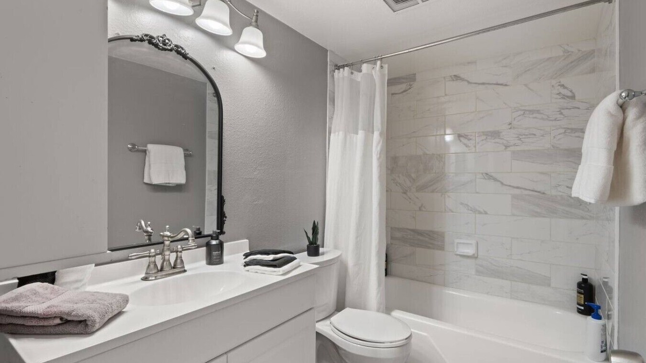 Photo of Bathroom in Entertainment District