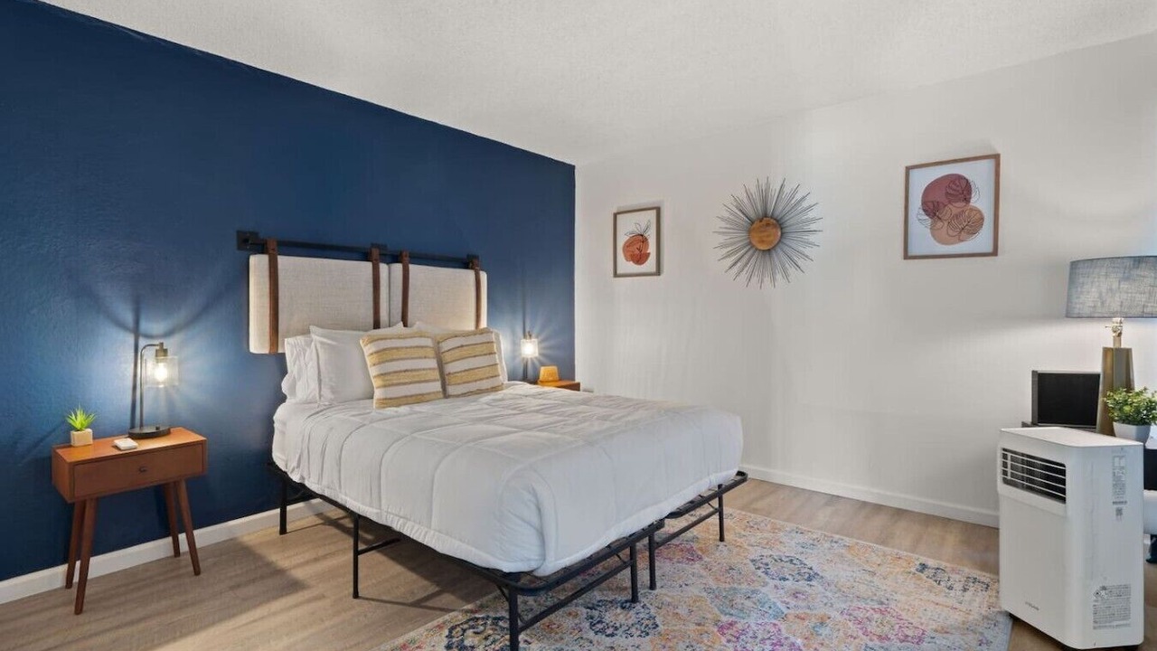 Photo of Bedroom in Entertainment District