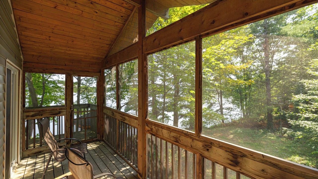 Photo of Patio Balcony in Central Frontenac