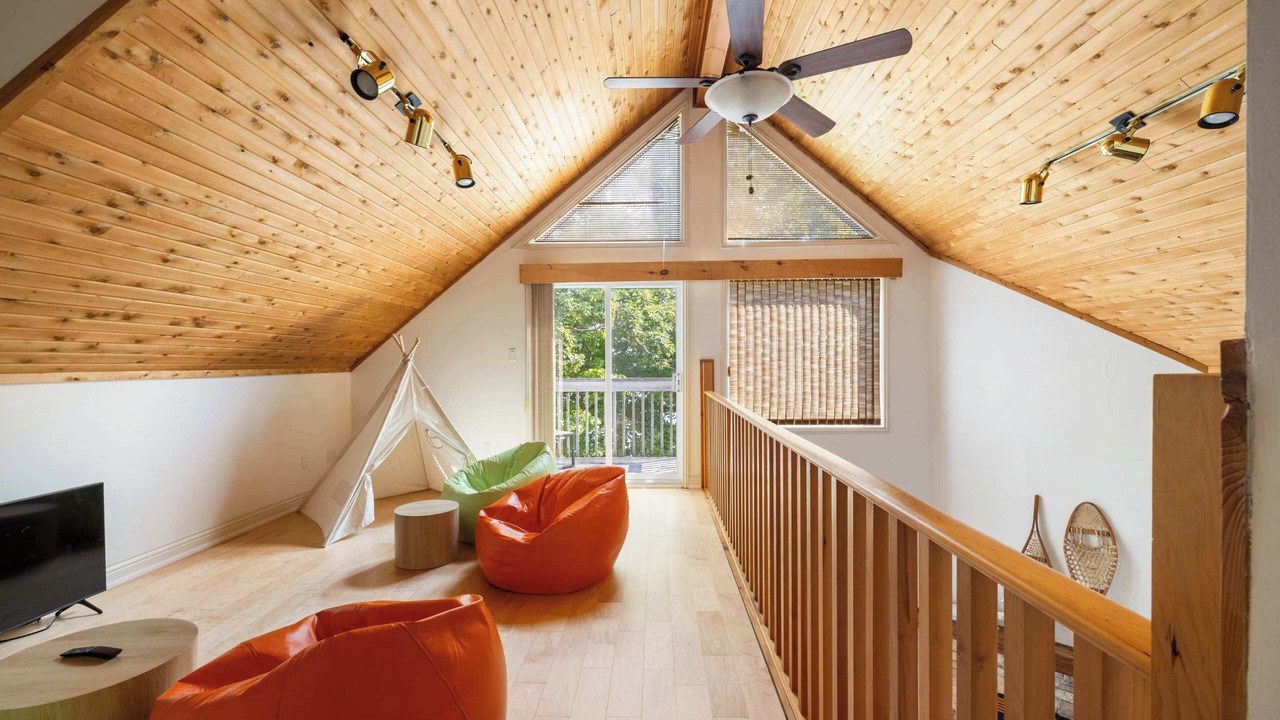 Photo of Livingroom in Central Frontenac