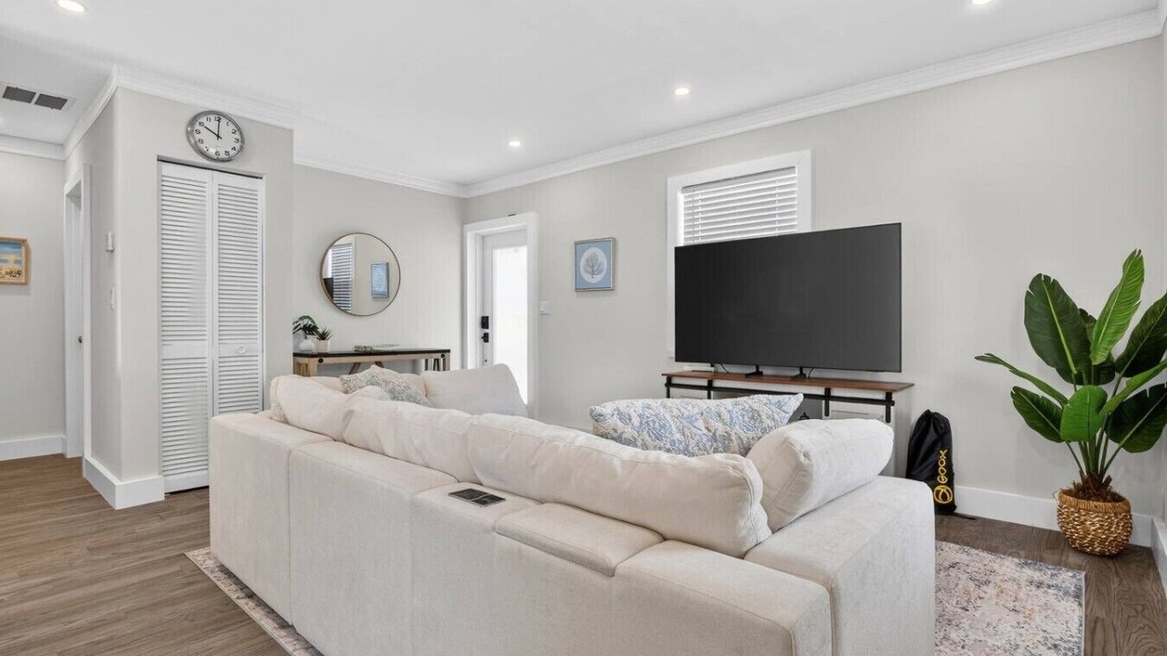 Photo of Livingroom in South Middle River