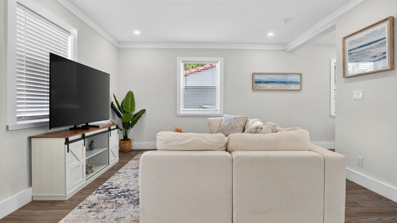 Photo of Livingroom in South Middle River