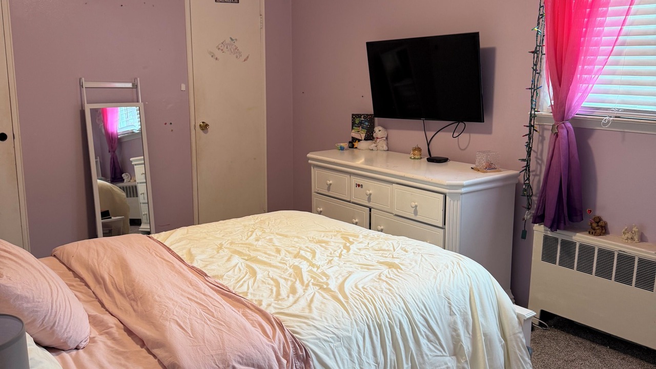 Photo of Bedroom in Old Bethpage