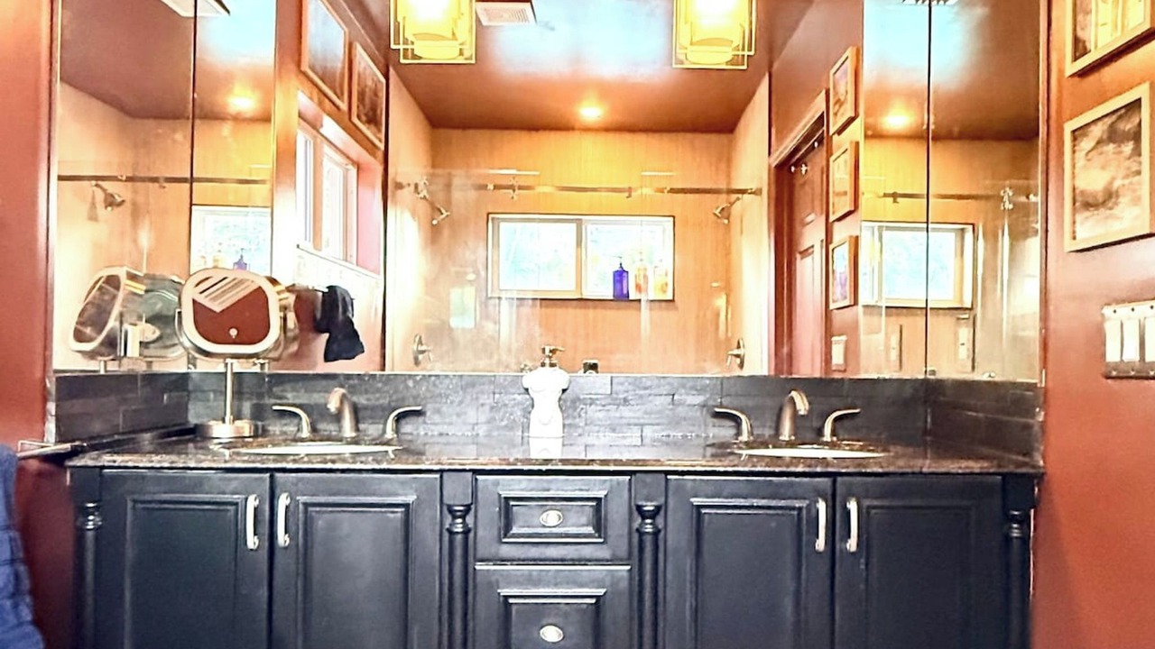 Photo of Bathroom in South Middle River