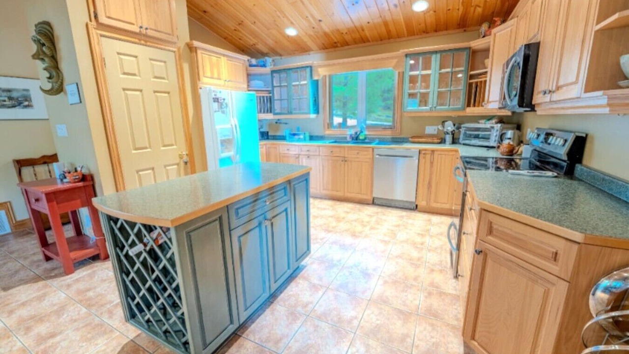 Photo of Kitchen in Unorganized Centre Parry Sound