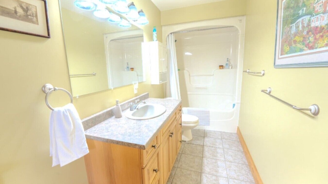 Photo of Bathroom in Unorganized Centre Parry Sound