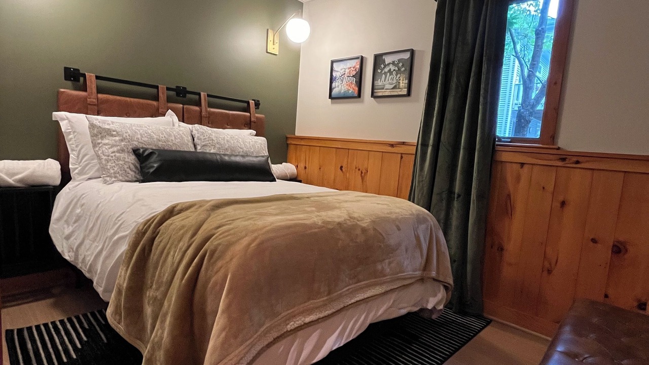 Photo of Bedroom in Drums