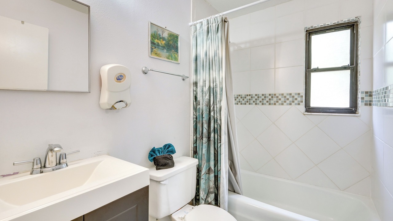 Photo of Bathroom in Lake Magdalene