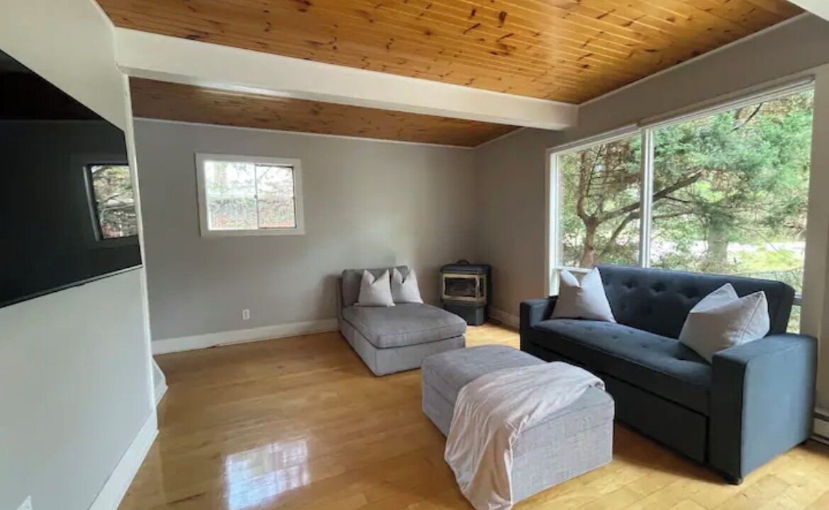 Photo of Livingroom in Kingston