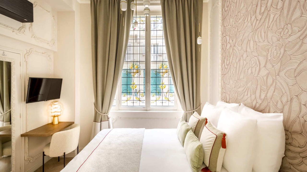 Photo of Bedroom in Champs-Elysees