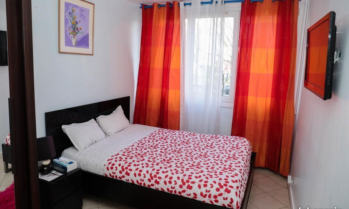 Photo of Bedroom in Villeneuve-Saint-Georges