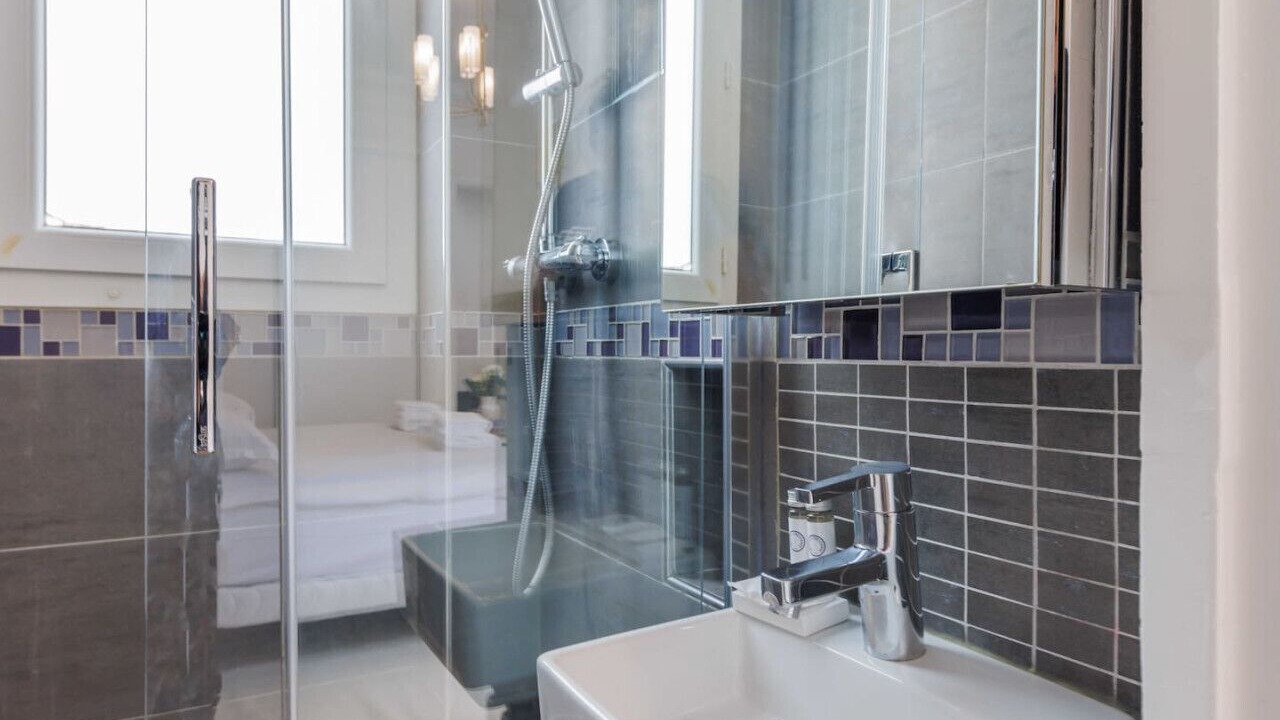 Photo of Bathroom in 17th Arrondissement