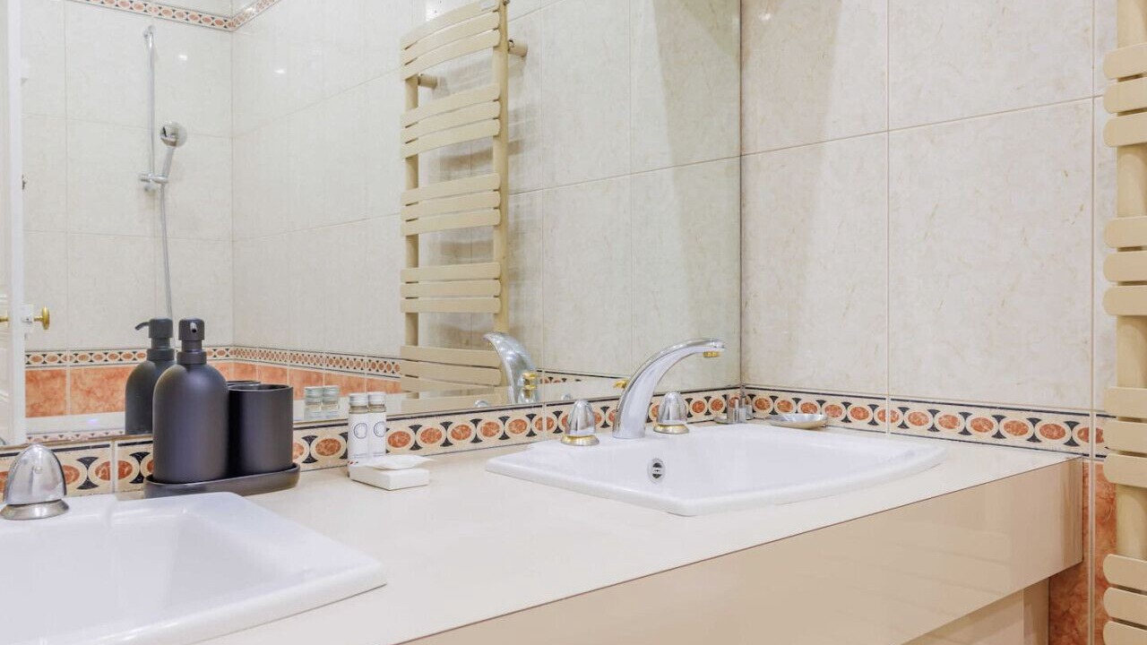 Photo of Bathroom in 17th Arrondissement