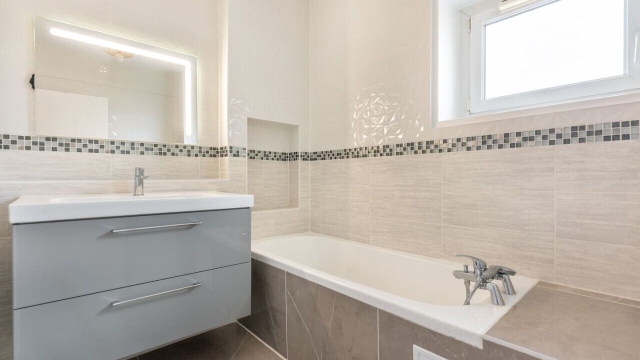 Photo of Bathroom in Puteaux