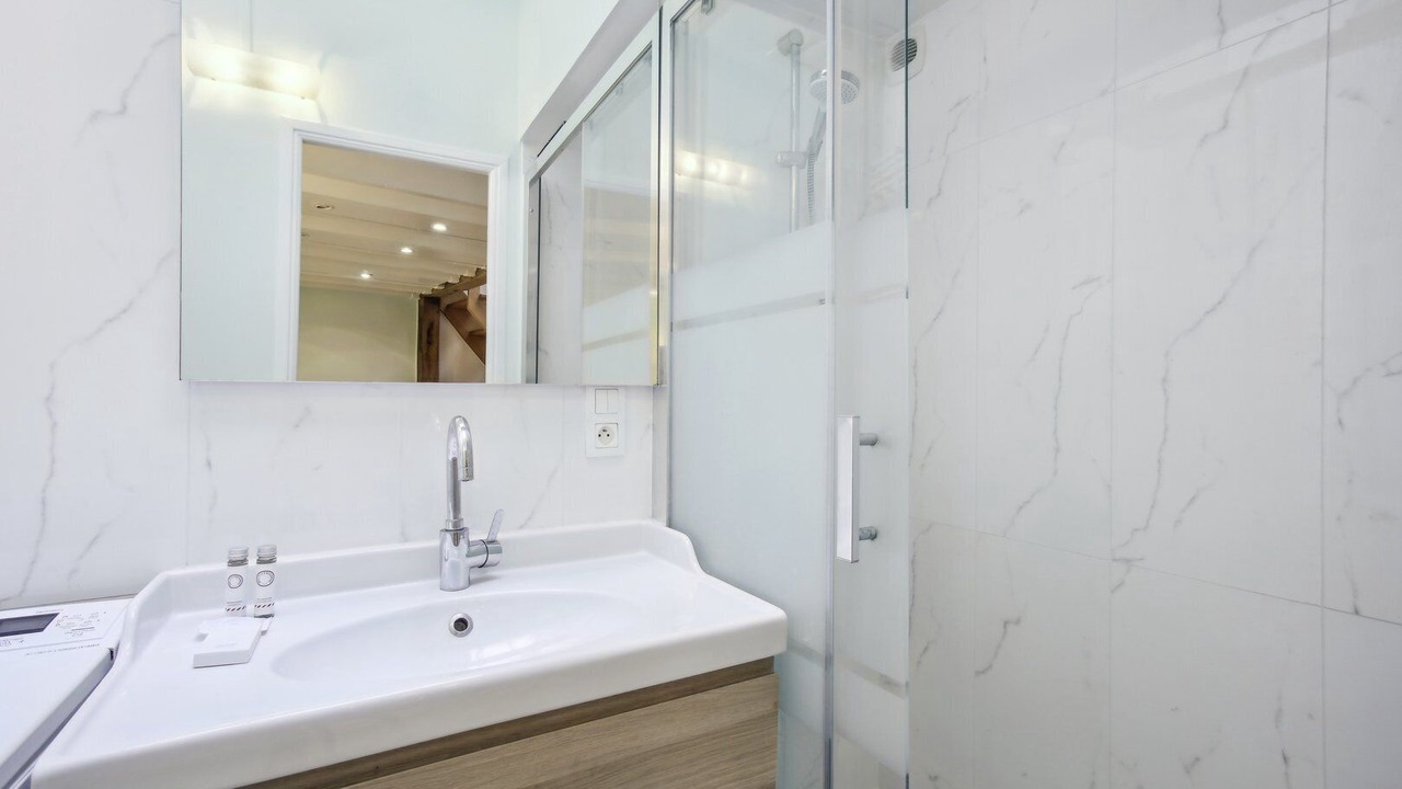 Photo of Bathroom in 8th Arrondissement