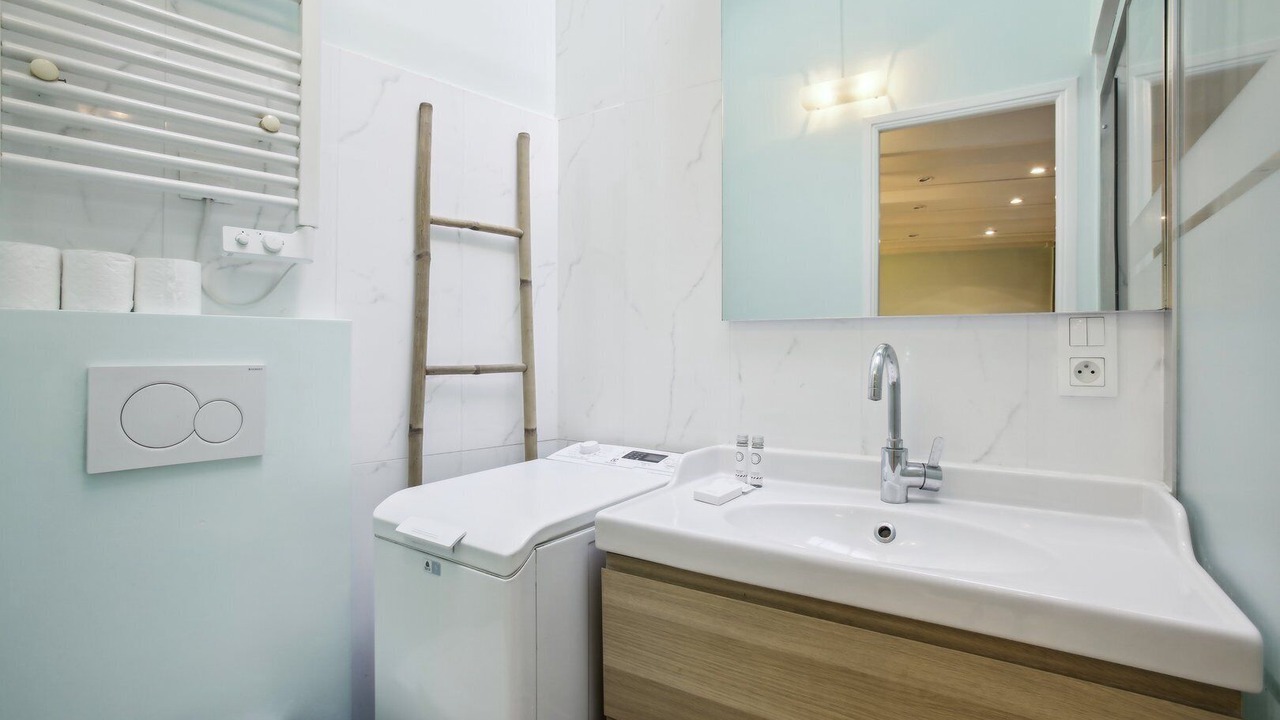 Photo of Bathroom in 8th Arrondissement