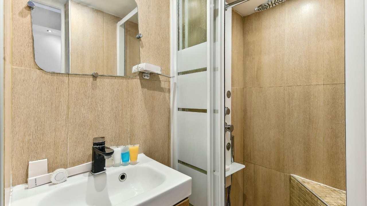 Photo of Bathroom in 9th Arrondissement
