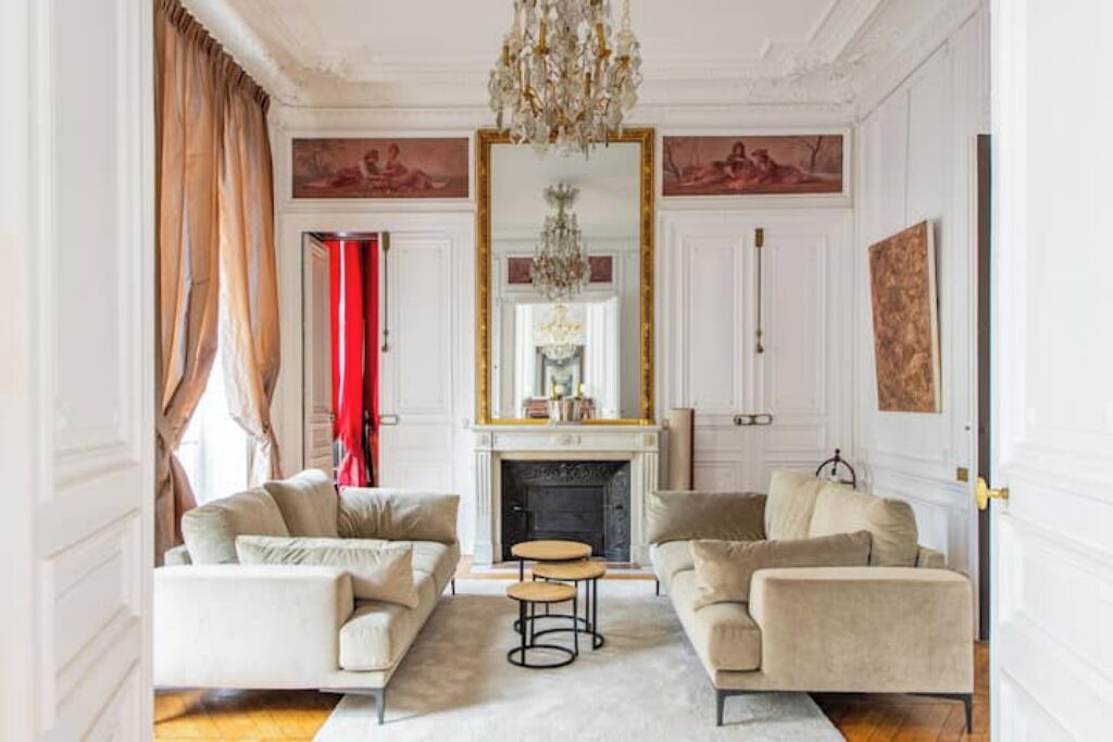 Photo of Livingroom in 8th Arrondissement