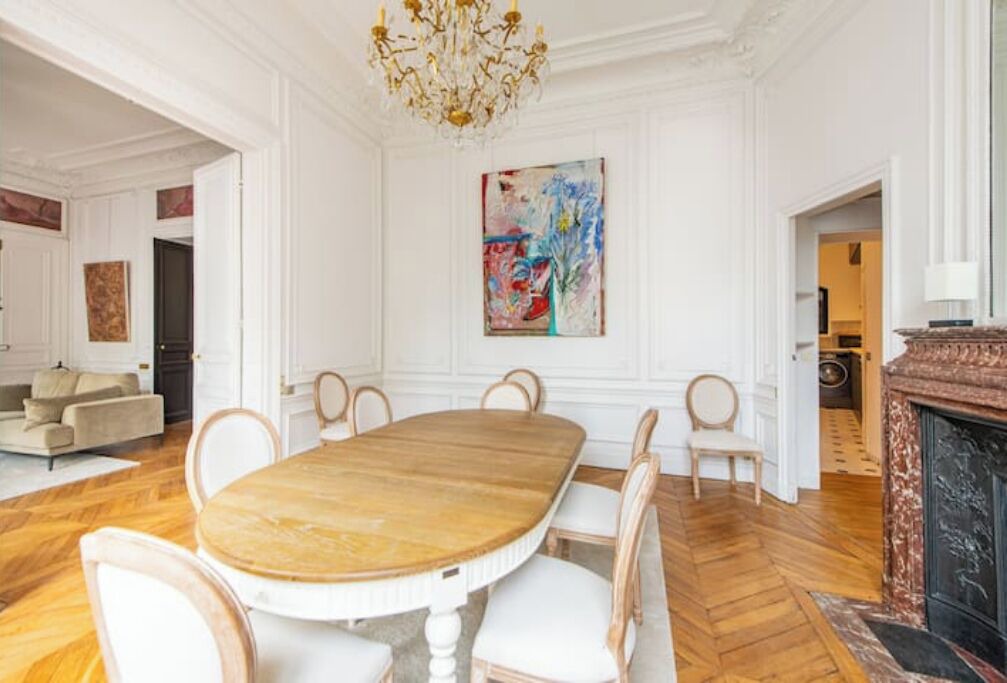 Photo of Livingroom in 8th Arrondissement