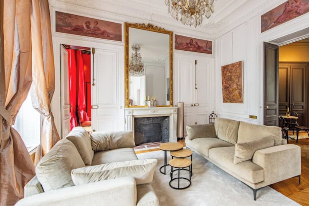 Photo of Livingroom in 8th Arrondissement