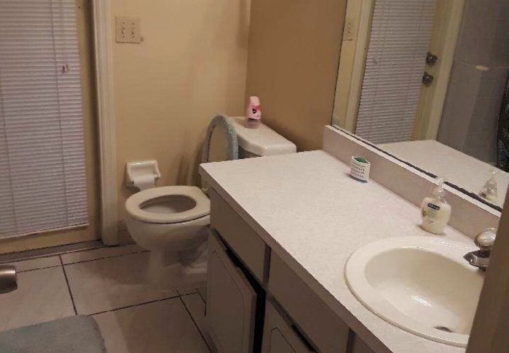 Photo of Bathroom in Buena Ventura Lakes
