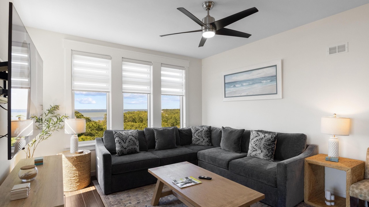Photo of Livingroom in Baytowne Wharf
