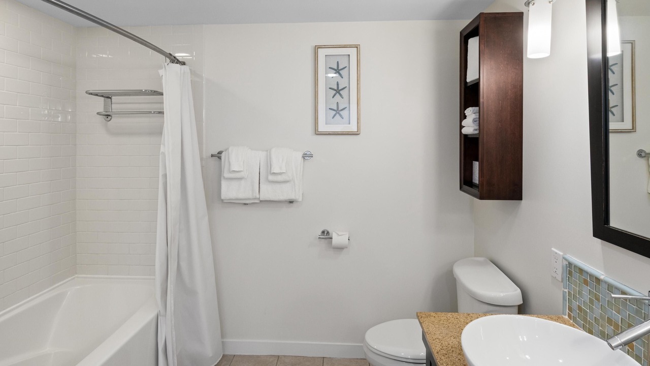 Photo of Bathroom in Baytowne Wharf
