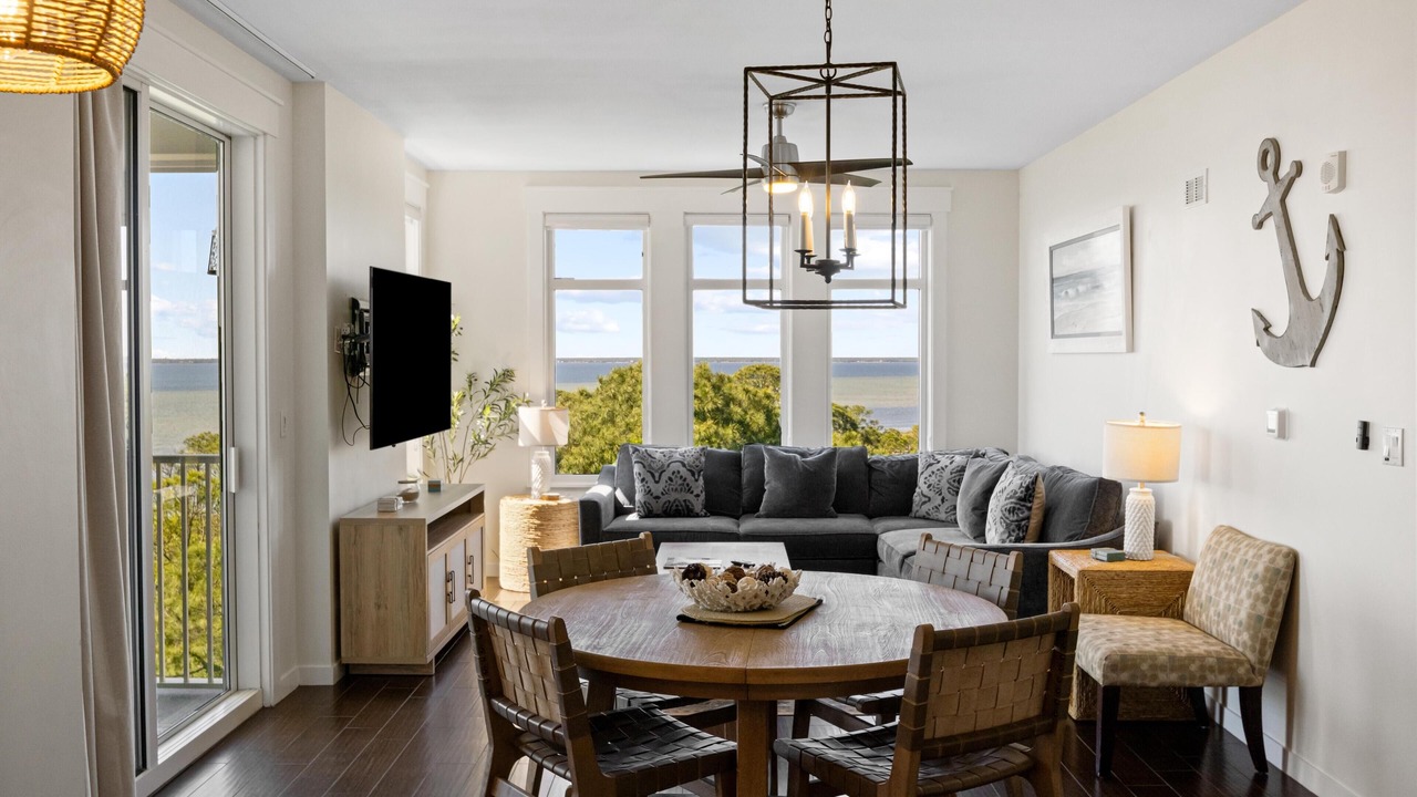 Photo of Livingroom in Baytowne Wharf