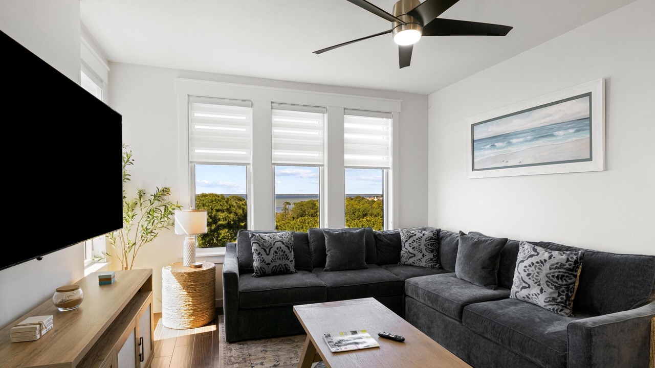 Photo of Livingroom in Baytowne Wharf