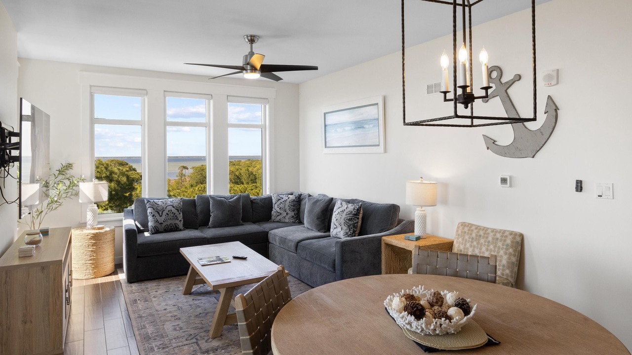 Photo of Livingroom in Baytowne Wharf