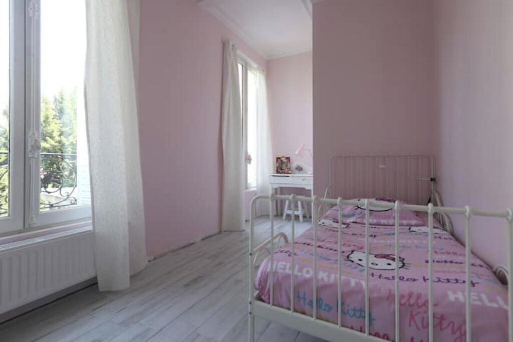 Photo of Bedroom in Suresnes