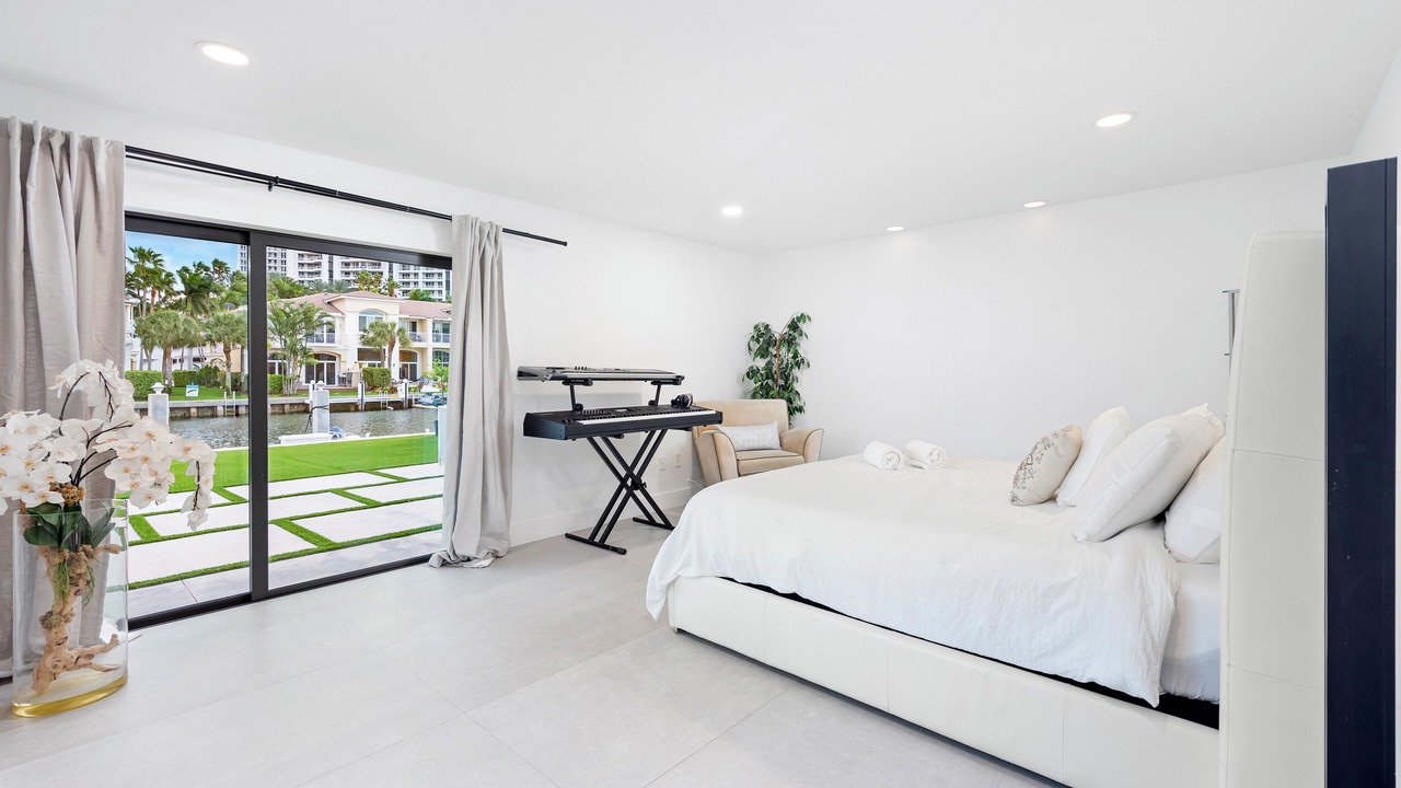 Photo of Bedroom in Hallandale Beach
