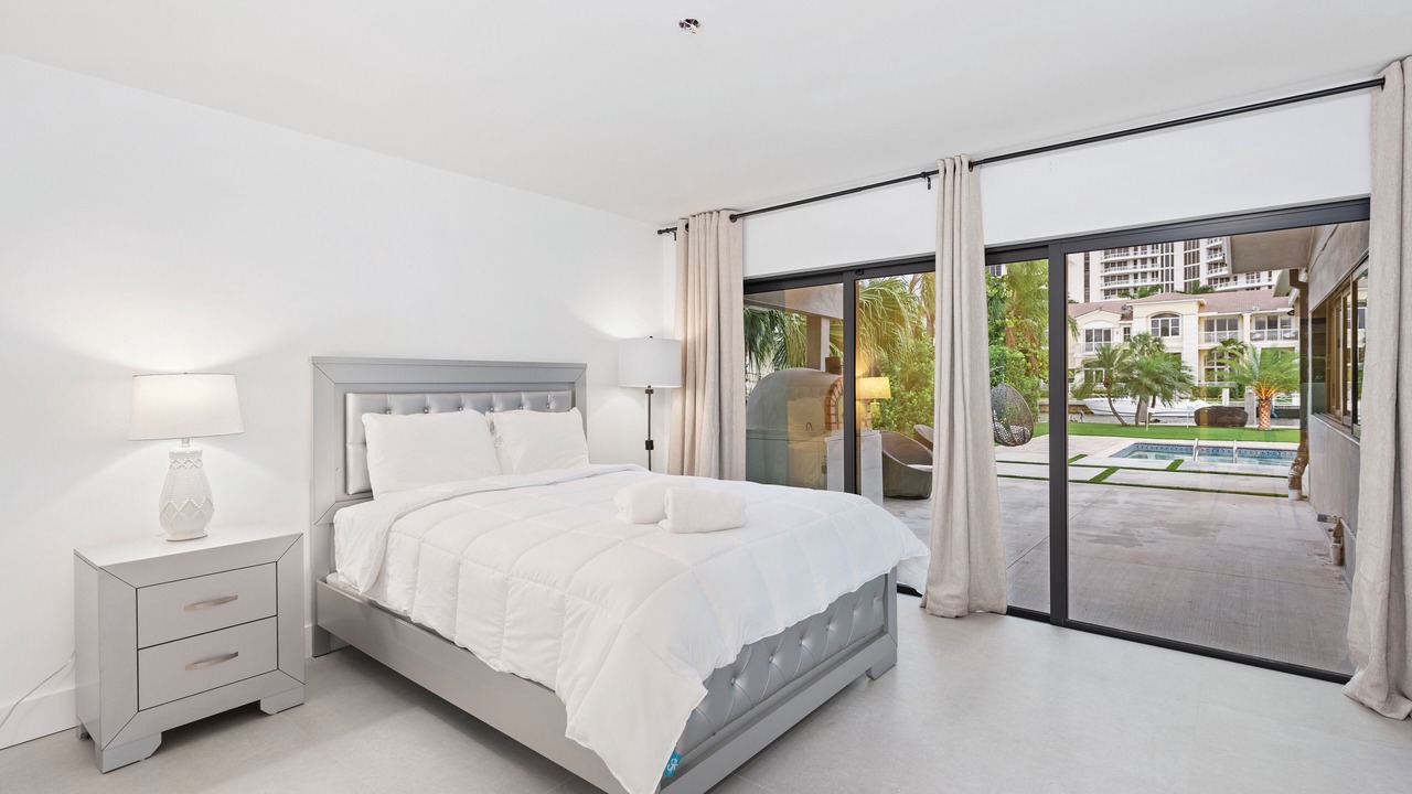 Photo of Bedroom in Hallandale Beach