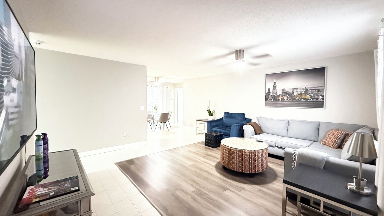 Photo of Livingroom in Town N County Park